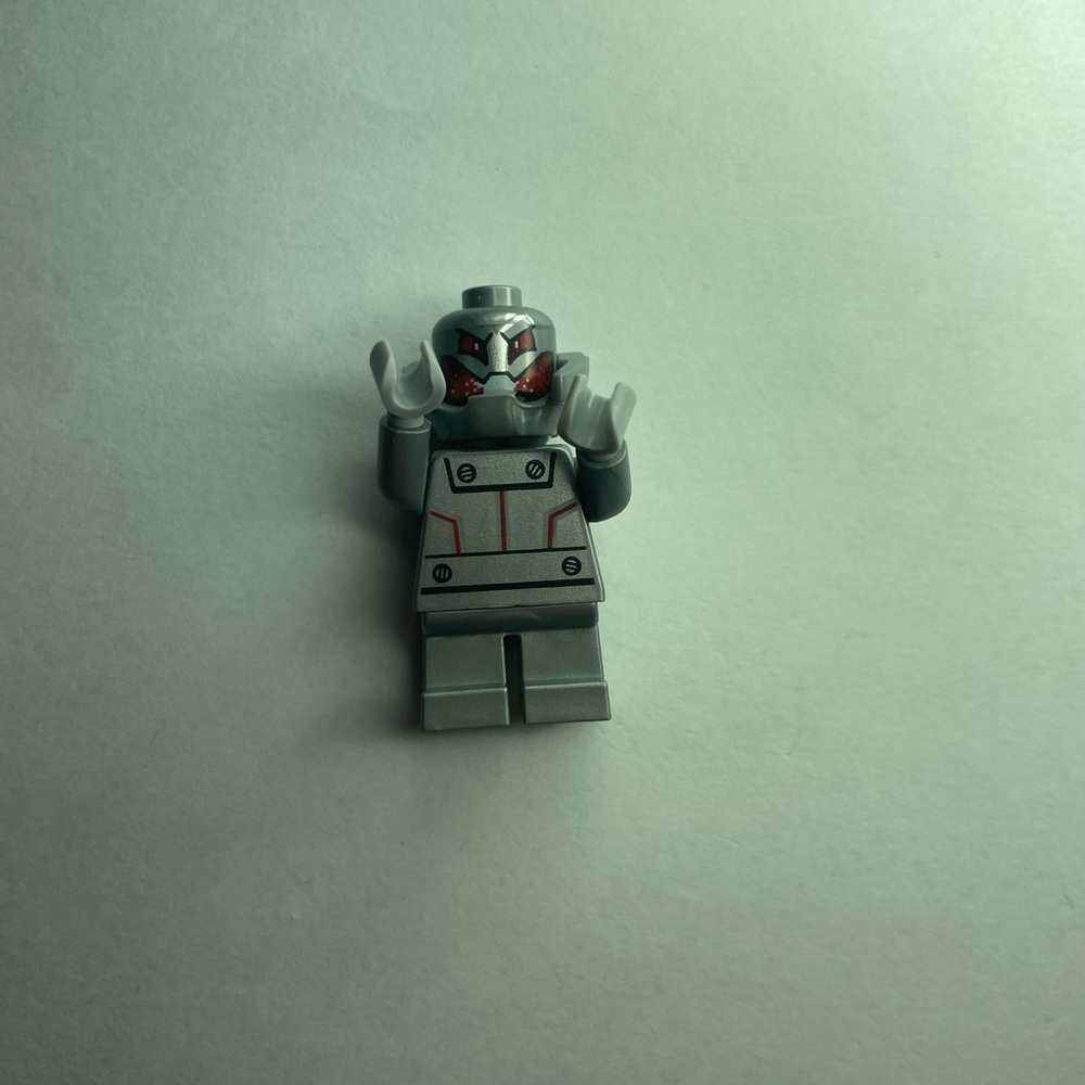 LEGO Ultron Short Legs minifigure 76006 Marvel Avengers mini figure - Picture 1 of 2